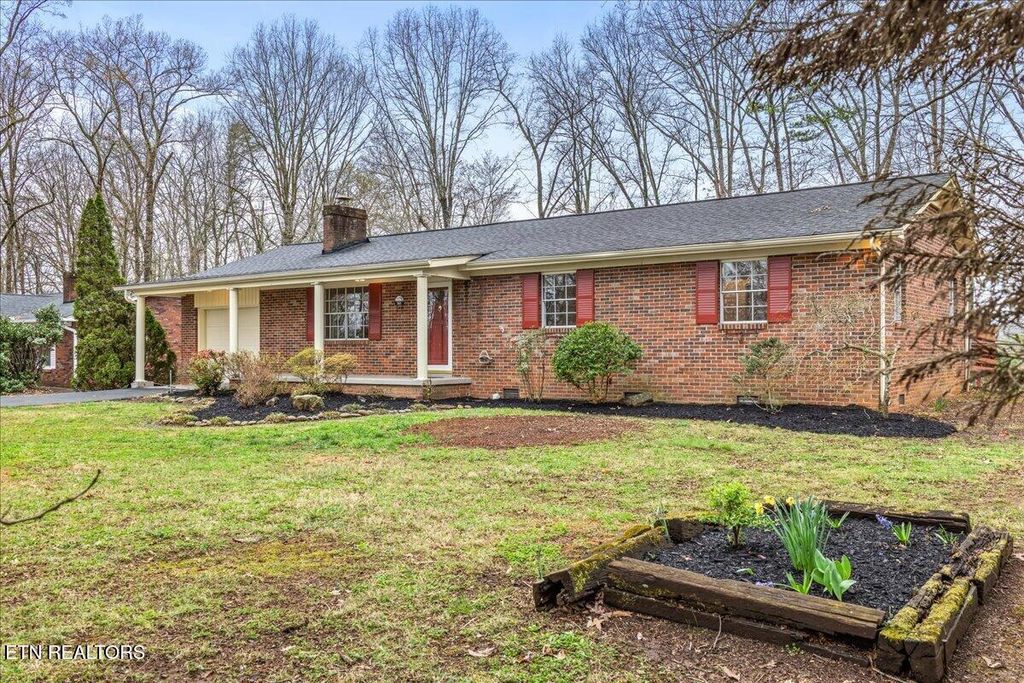 Photo of 861 Forest Heights Circle, Lenoir City, TN 37772 (MLS # 1332658)