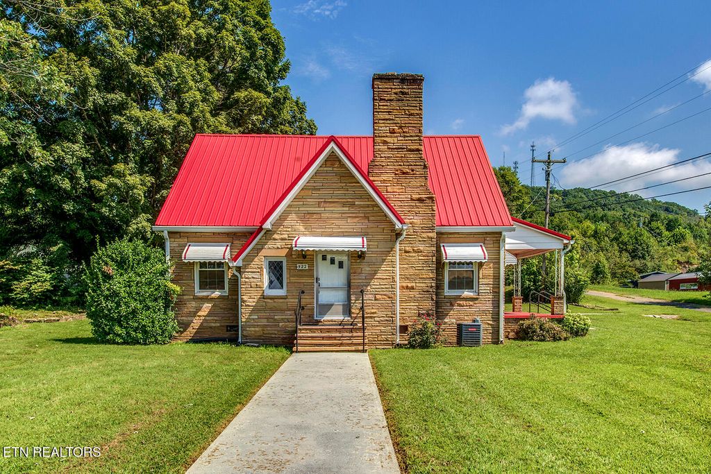 Photo of 522 Court St, Wartburg, TN 37887 (MLS # 1323213)