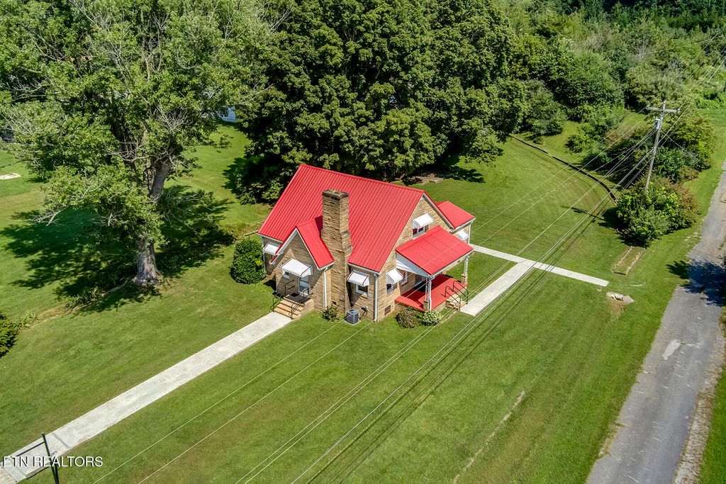 Photo of 522 Court St, Wartburg, TN 37887 (MLS # 1323213)