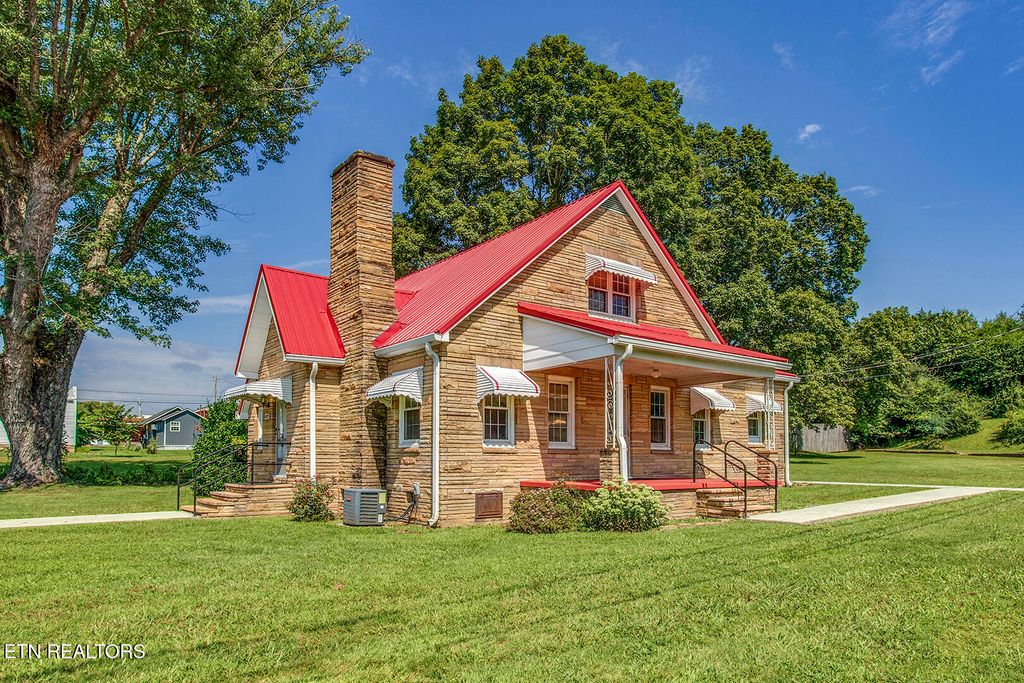 Photo of 522 Court St, Wartburg, TN 37887 (MLS # 1323213)