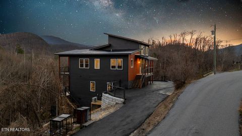 Tiny photo for 814 Davenport Rd, Gatlinburg, TN 37738 (MLS # 1327355)