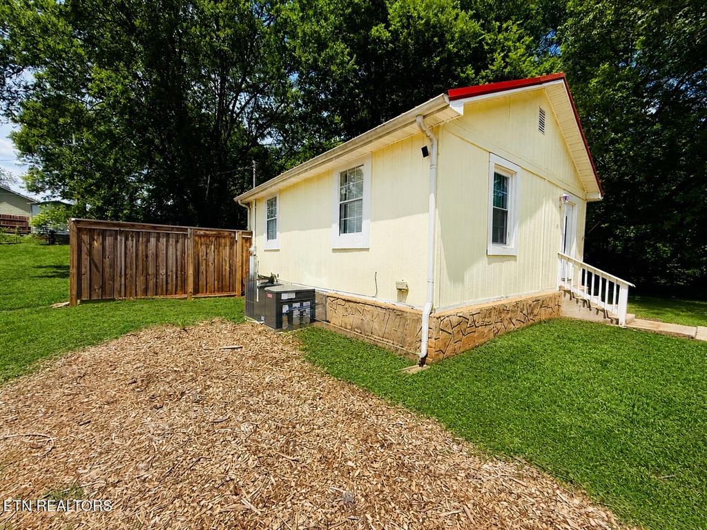Photo of 118 W Fulton St, Alcoa, TN 37701 (MLS # 1339904)