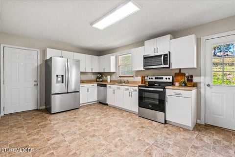 Tiny photo for 146 Sandy Hill Rd, LaFollette, TN 37766 (MLS # 1359478)