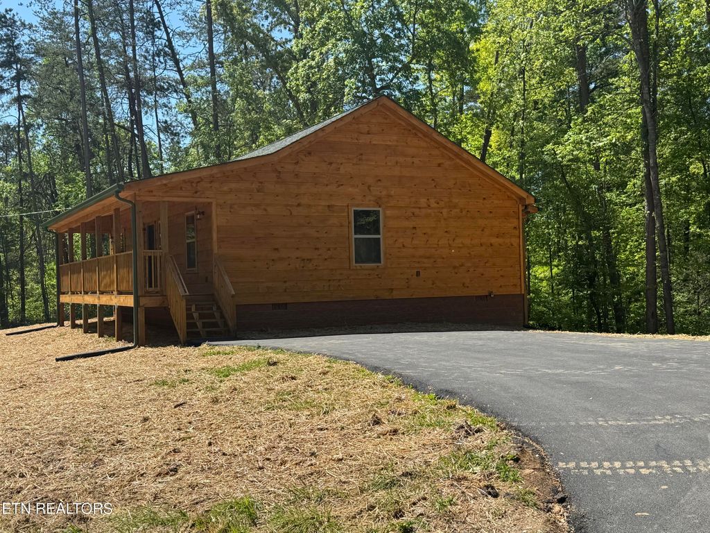 Photo of 4002 Wears Cove Rd, Sevierville, TN 37862 (MLS # 1338614)
