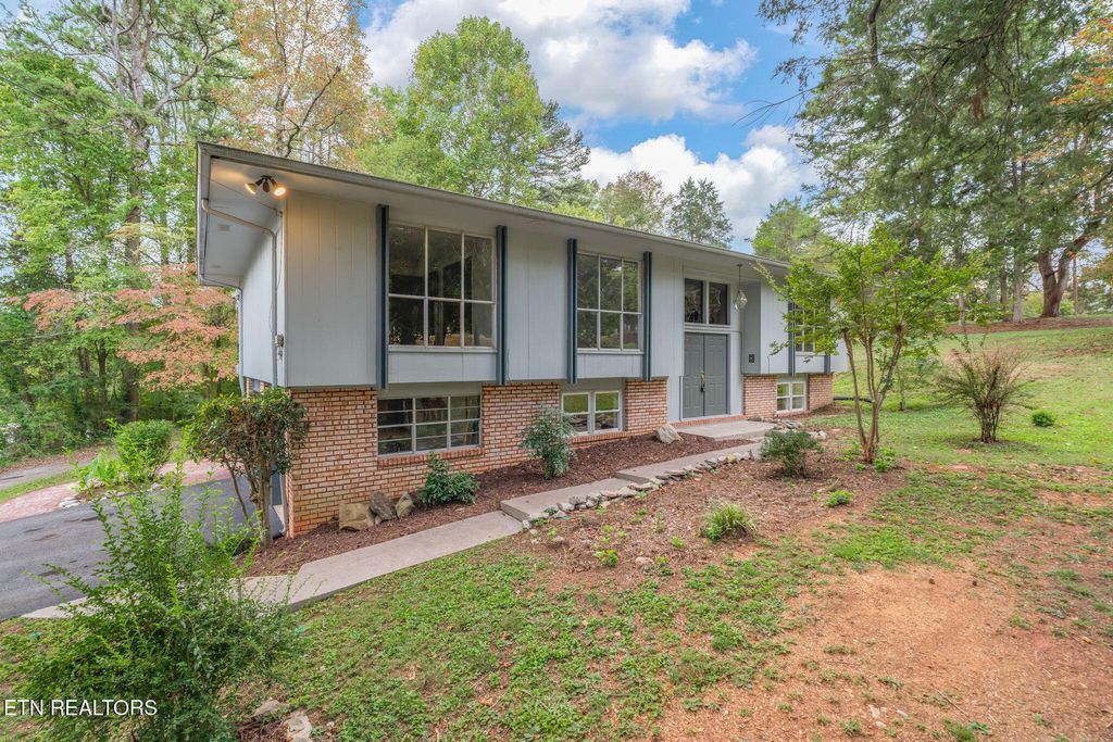 Photo of 101 Newport Drive, Oak Ridge, TN 37830 (MLS # 1316820)