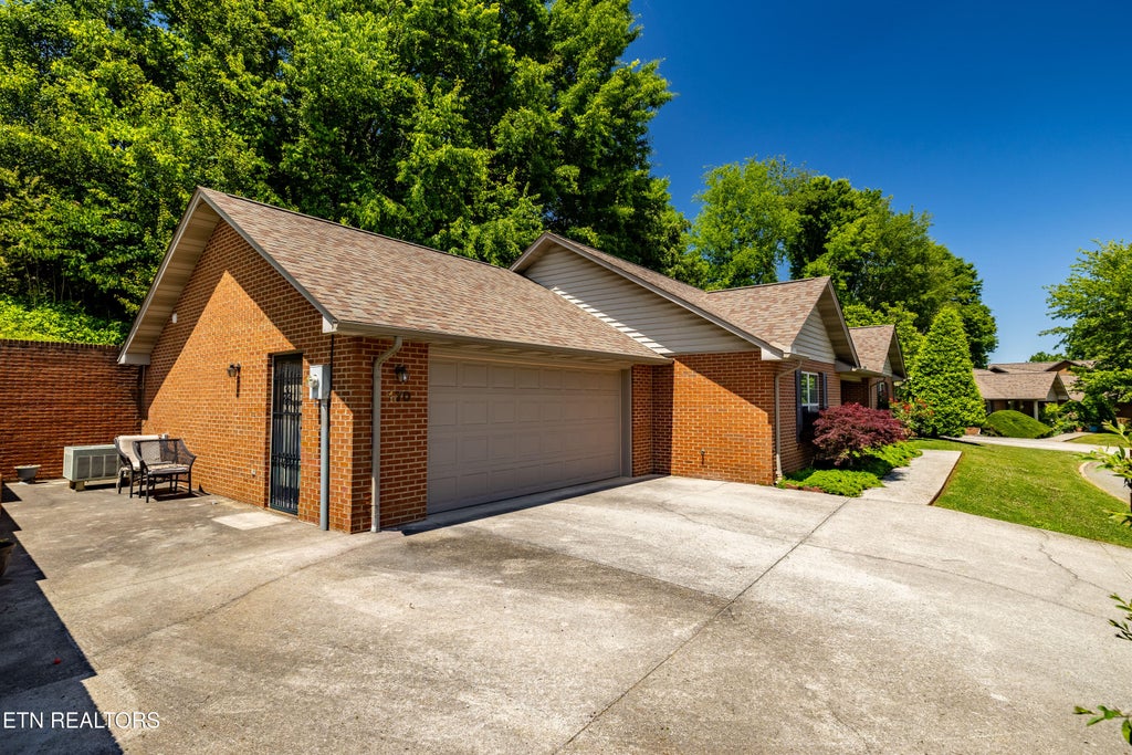 Photo of 170 Manchester Drive, Maryville, TN 37803 (MLS # 1353759)