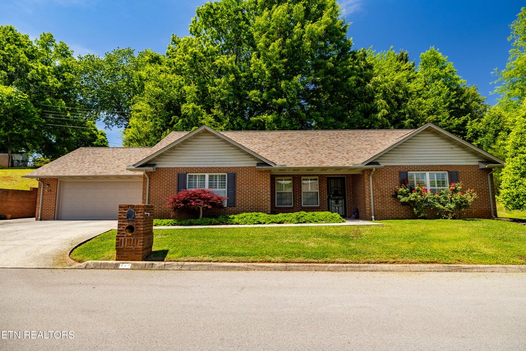 Photo of 170 Manchester Drive, Maryville, TN 37803 (MLS # 1353759)