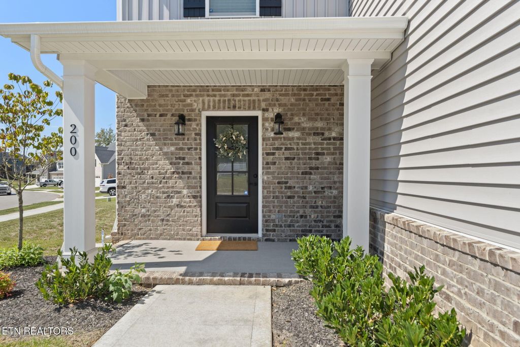 Photo of 200 Queenberry St, Oak Ridge, TN 37830 (MLS # 1316061)