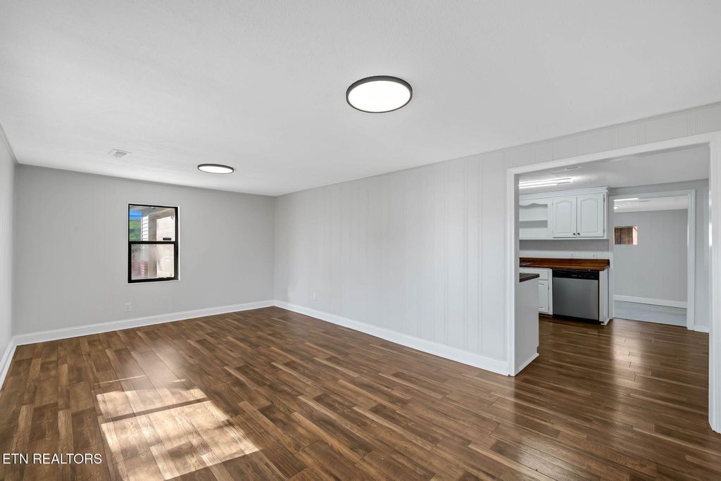 Photo of 213 Mountain Rd, Clinton, TN 37716 (MLS # 1321650)