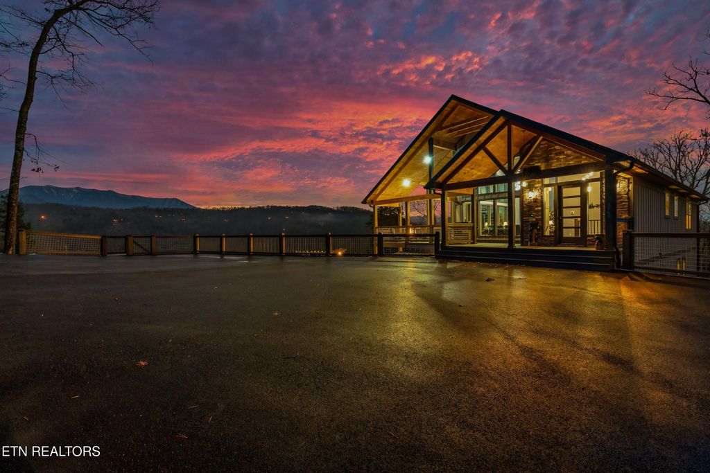 Photo of 4875 Settlers Lane, Sevierville, TN 37862 (MLS # 1327436)