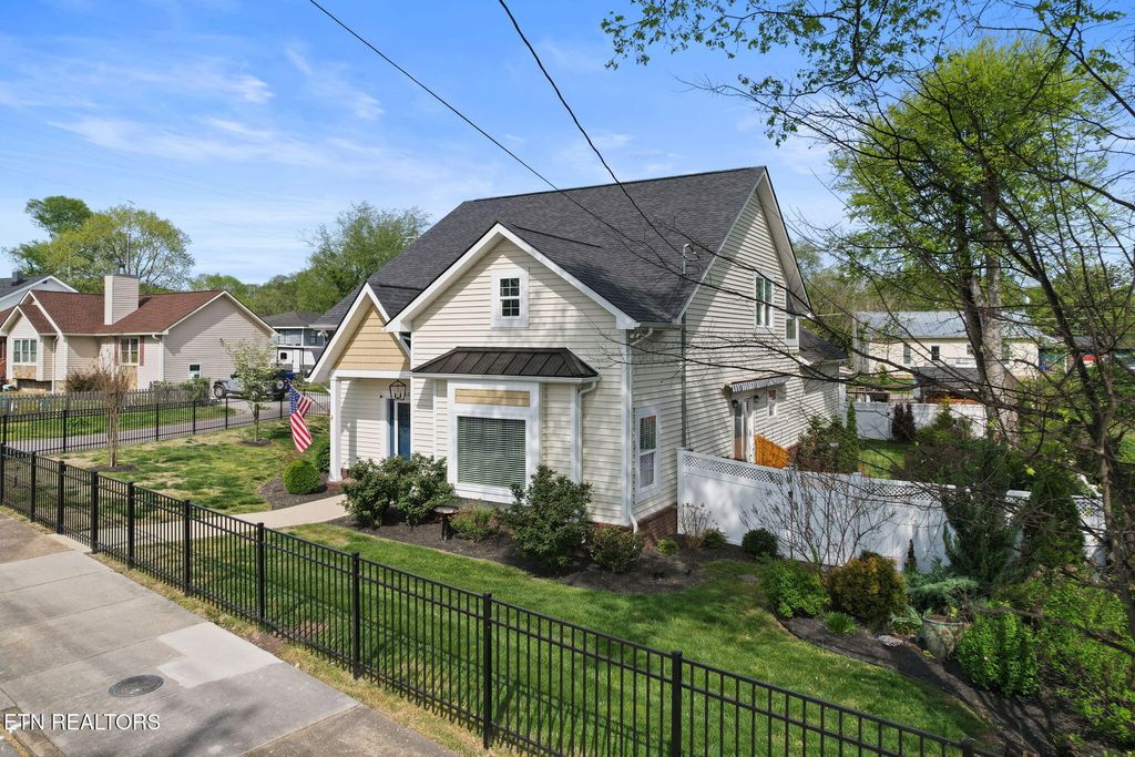 Photo of 606 Eagle Bend Rd, Clinton, TN 37716 (MLS # 1327850)