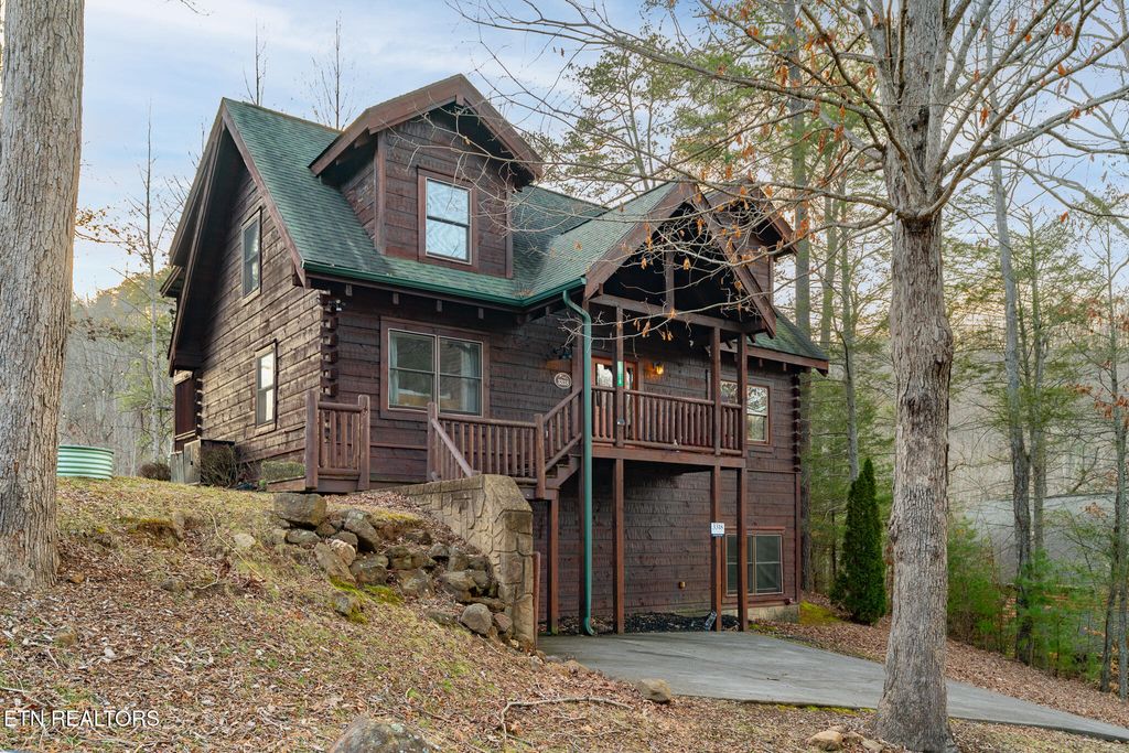 Photo of 3318 Covered Bridge Way, Sevierville, TN 37862 (MLS # 1330473)