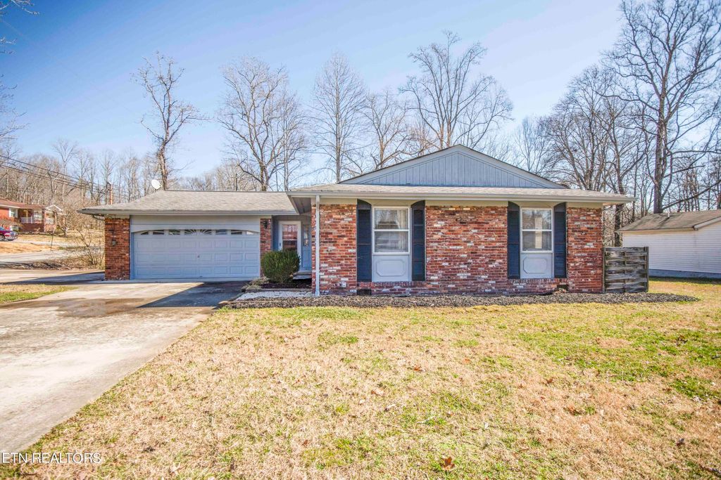 Photo of 100 Duncan Drive, Oliver Springs, TN 37840 (MLS # 1256268)