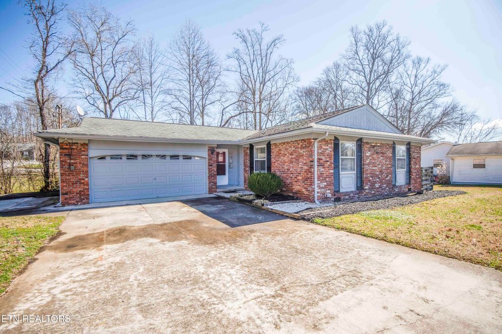 Photo of 100 Duncan Drive, Oliver Springs, TN 37840 (MLS # 1256268)