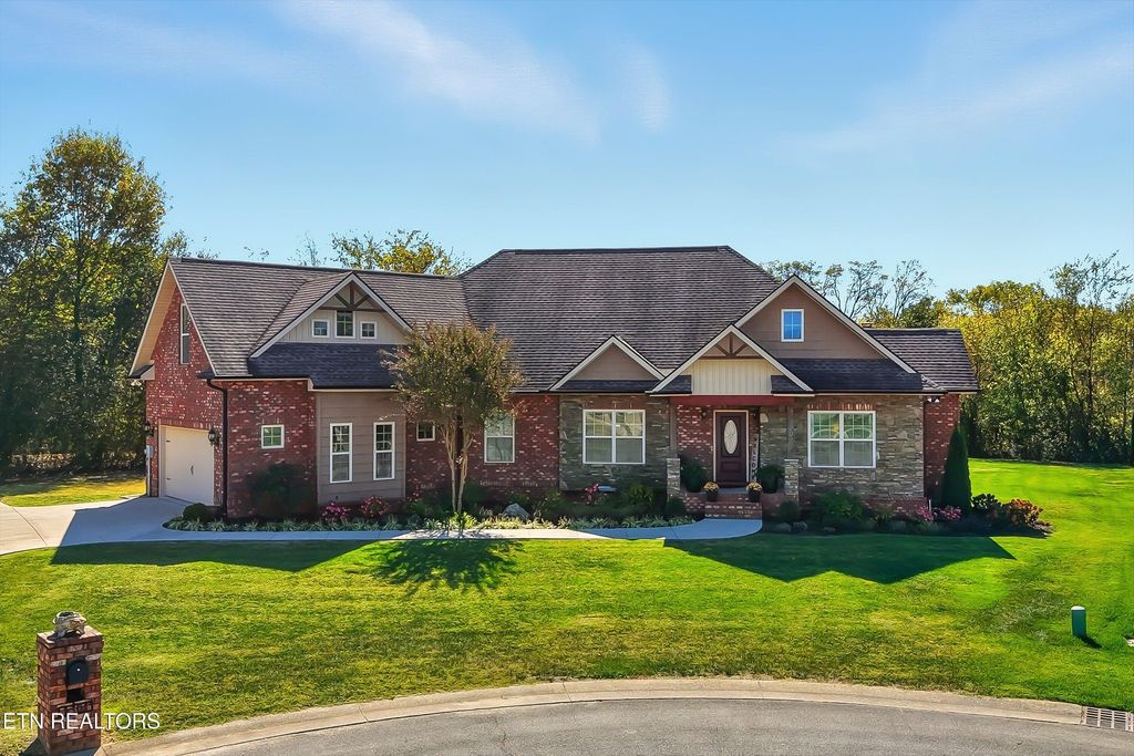 Photo of 1301 Edenbridge Drive, Alcoa, TN 37701 (MLS # 1319167)