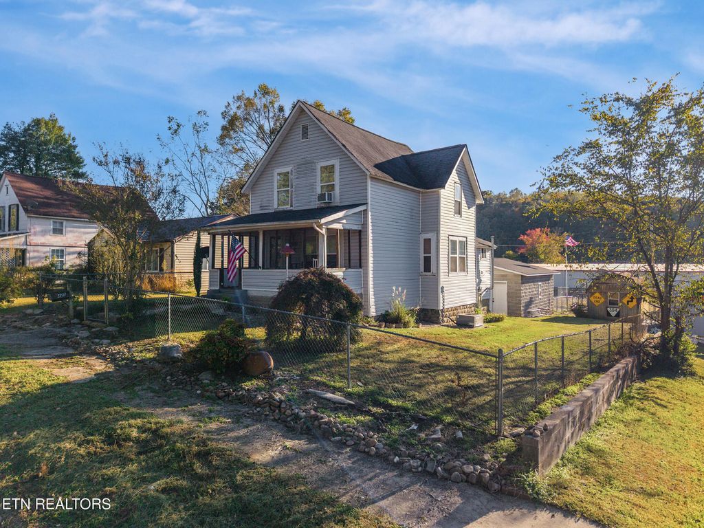 Photo of 425 Byrd Ave, Harriman, TN 37748 (MLS # 1319811)