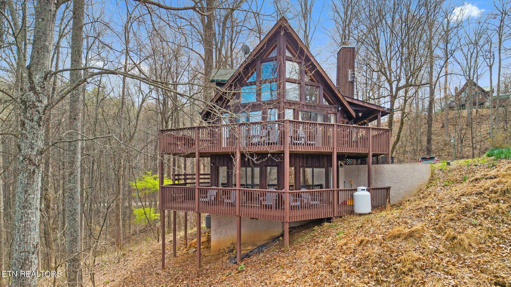 Photo of 3175 Emerald Springs Loop, Sevierville, TN 37862 (MLS # 1334370)