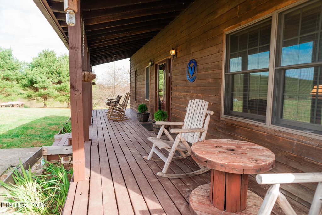 Photo of 327 Leabow Hollow Rd, New Tazewell, TN 37825 (MLS # 1281754)