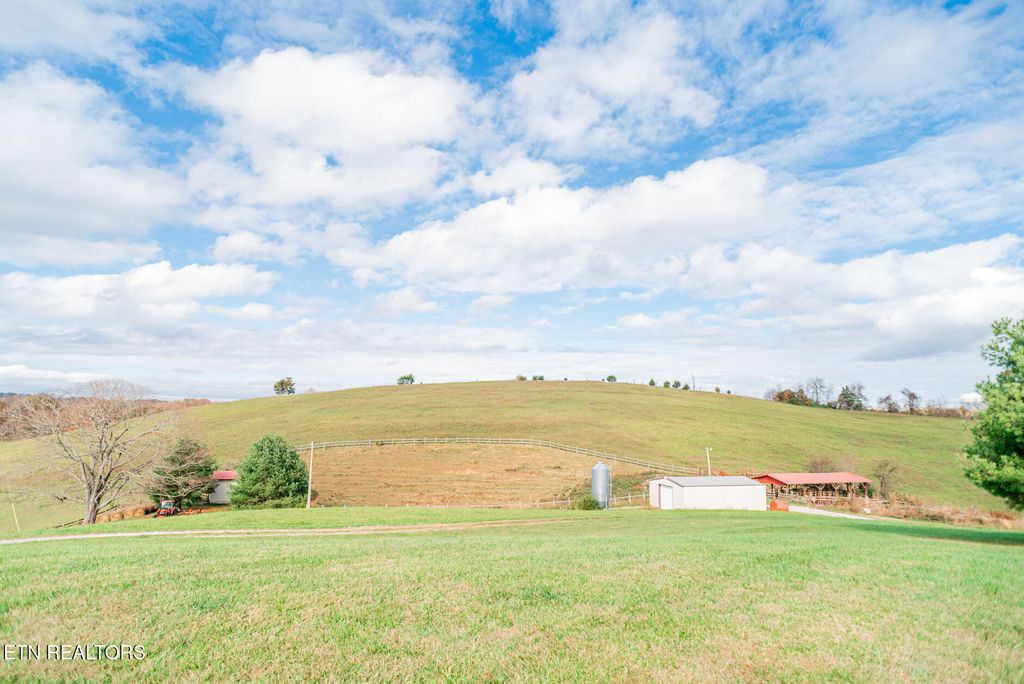 Photo of 327 Leabow Hollow Rd, New Tazewell, TN 37825 (MLS # 1281754)