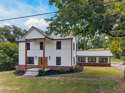 Tiny photo for 145 W Meeting St, Dandridge, TN 37725 (MLS # 1355063)