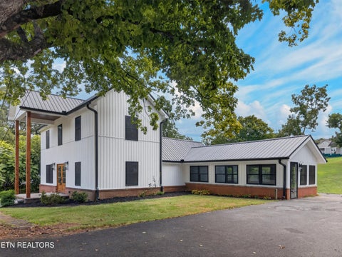 Tiny photo for 145 W Meeting St, Dandridge, TN 37725 (MLS # 1355063)