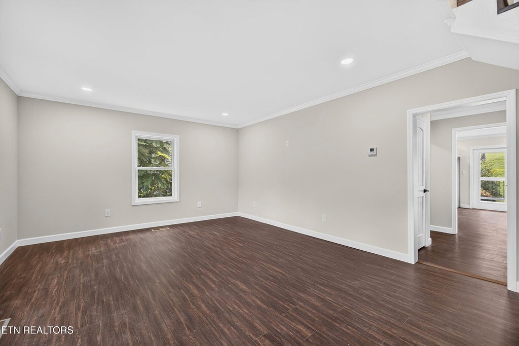 Photo of 145 W Meeting St, Dandridge, TN 37725 (MLS # 1355063)