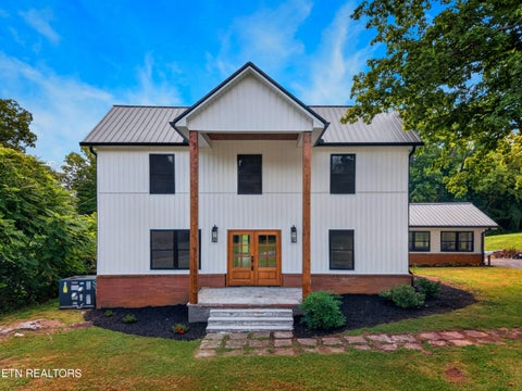 Photo of 145 W Meeting St, Dandridge, TN 37725 (MLS # 1355063)