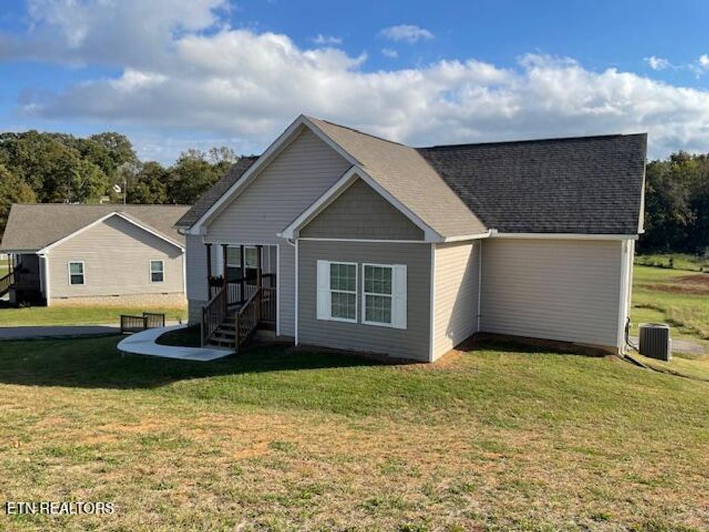 Photo of 185 Waters Edge Drive, Spring City, TN 37381 (MLS # 1301706)