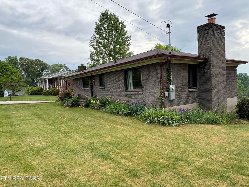 Photo of 826 Patton Ferry Rd, Kingston, TN 37763 (MLS # 1331163)