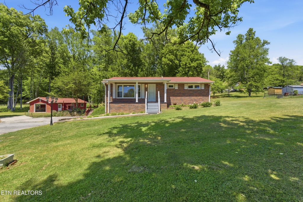 Photo of 219 Evergreen St, Harriman, TN 37748 (MLS # 1338358)
