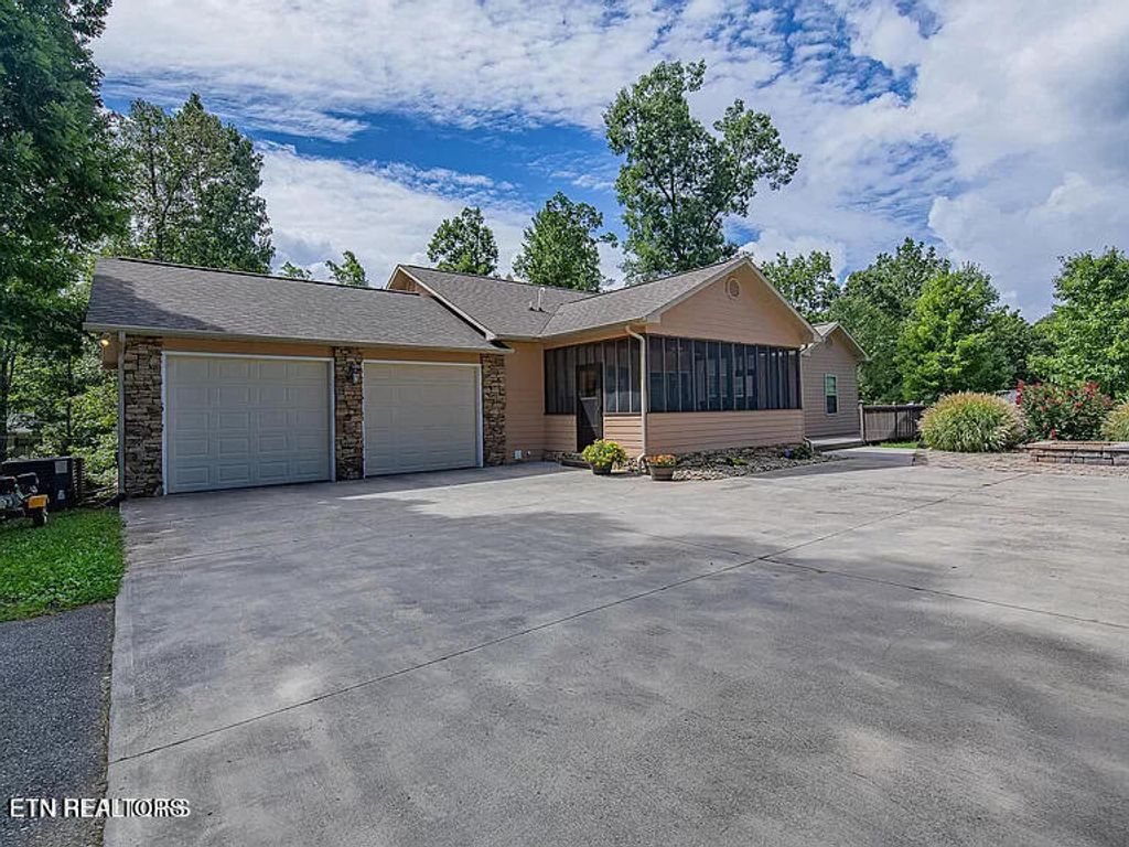 Photo of 306 White Cap Lane, Pigeon Forge, TN 37863 (MLS # 1321710)