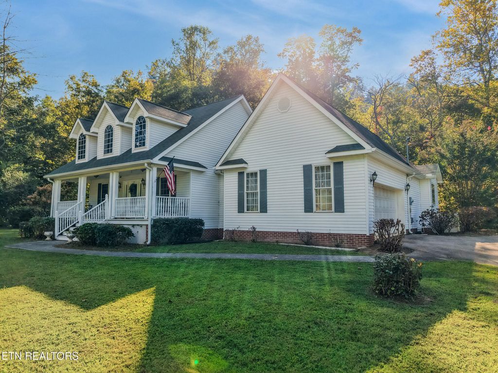 Photo of 6018 Old Walland Hwy, Walland, TN 37886 (MLS # 1315960)