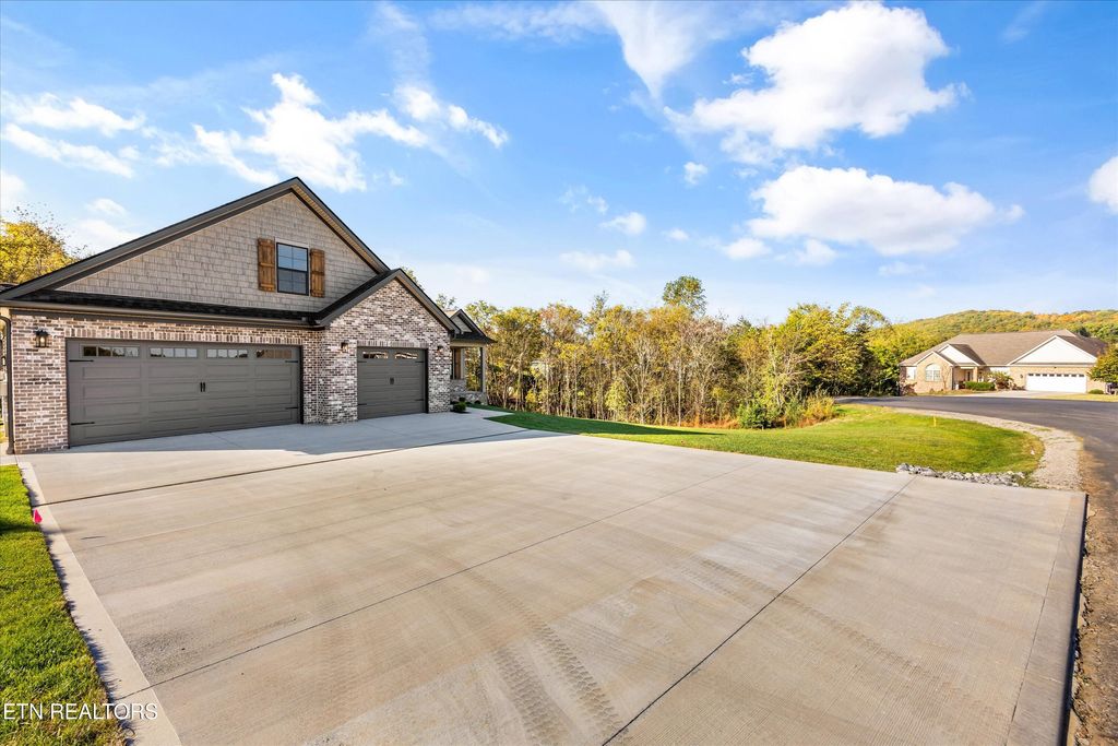 Photo of 127 Hanani Tr, Vonore, TN 37885 (MLS # 1319934)