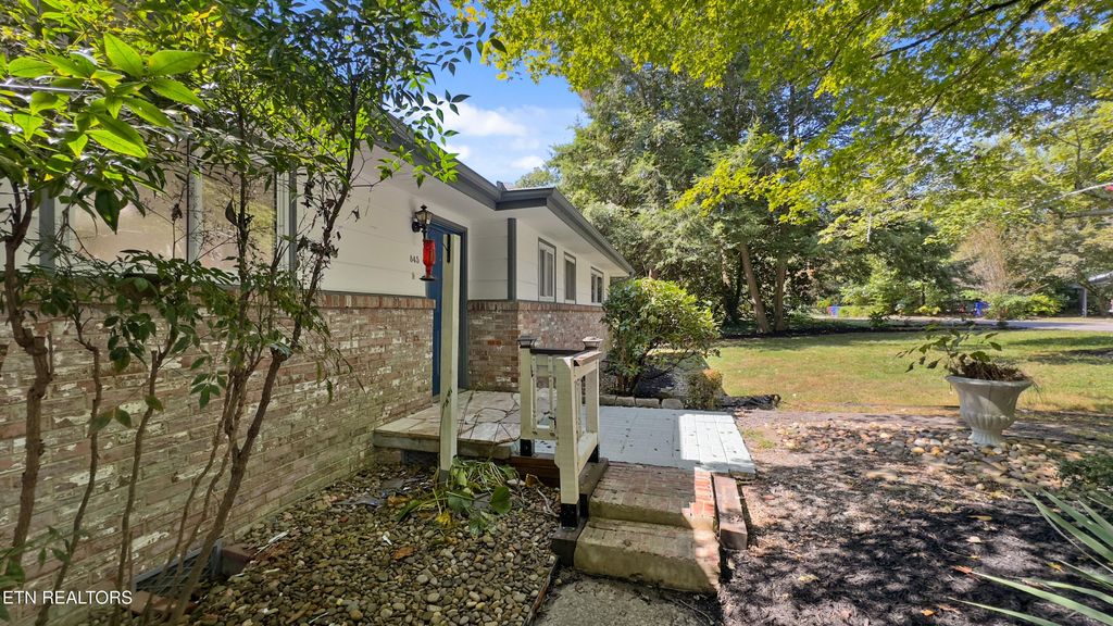 Photo of 845 W Outer Drive, Oak Ridge, TN 37830 (MLS # 1315953)