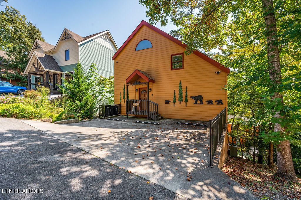 Photo of 3523 Brook Stone Way, Pigeon Forge, TN 37863 (MLS # 1317298)