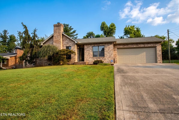 7923 W CLIFF DR, KNOXVILLE, TN 37909 - Image 32e04eae0c29099e488bdaf6f19fc622/1925302140