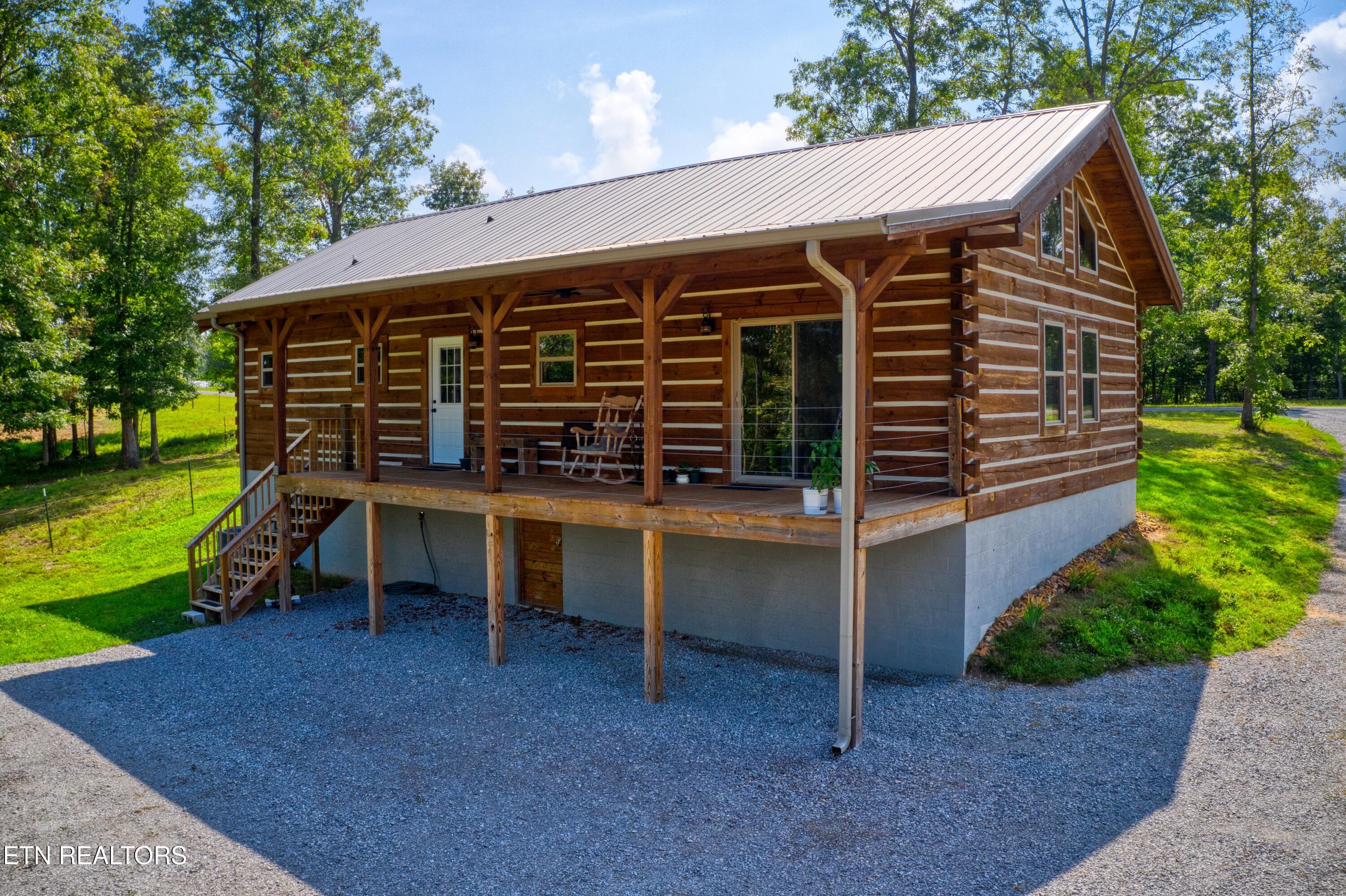 740 Rockview Rd