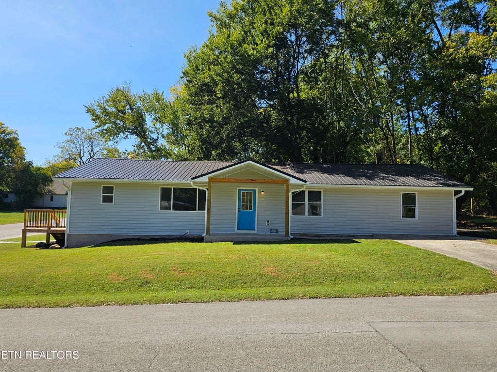 Photo of 321 N Dunlap Ave, Rockwood, TN 37854 (MLS # 1358445)