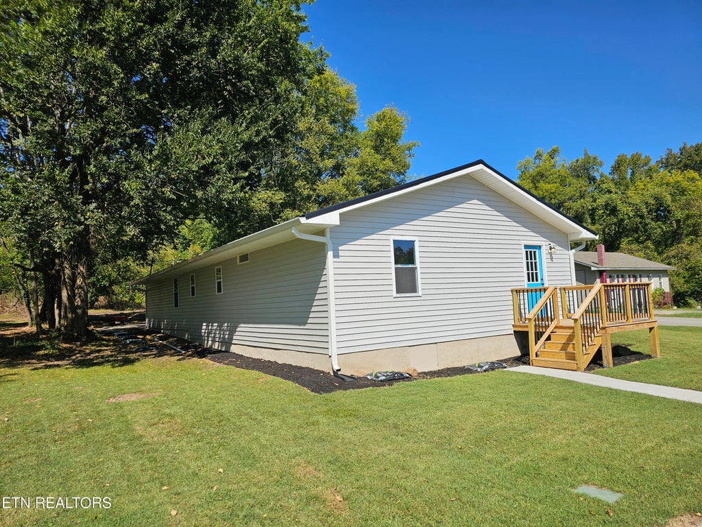 Photo of 321 N Dunlap Ave, Rockwood, TN 37854 (MLS # 1358445)