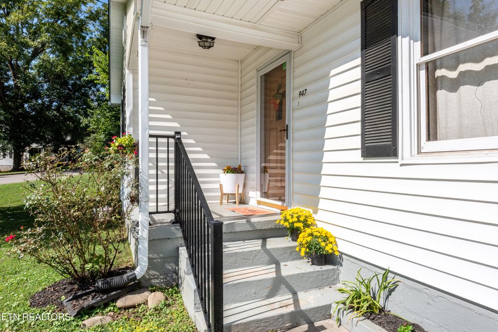 Photo of 947 Poplar St, Alcoa, TN 37701 (MLS # 1314801)