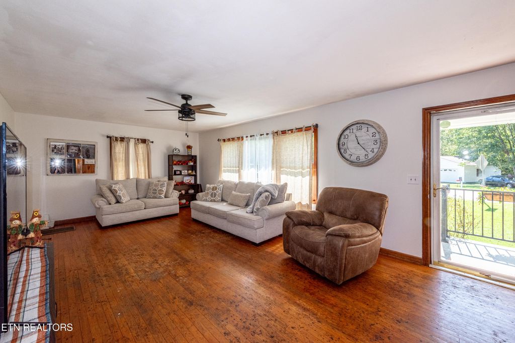 Photo of 947 Poplar St, Alcoa, TN 37701 (MLS # 1314801)