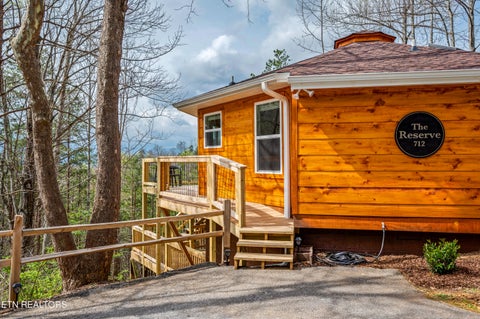 Photo of 712 Octagon Drive, Gatlinburg, TN 37738 (MLS # 1347381)