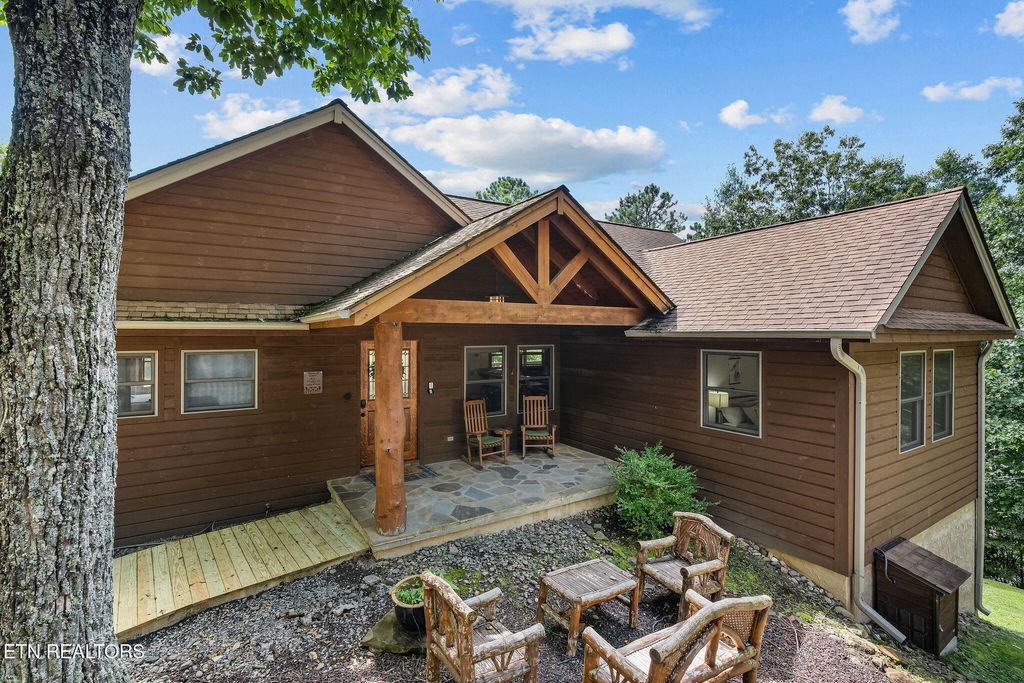 Photo of 967 Scenic Tr, Gatlinburg, TN 37738 (MLS # 1315467)