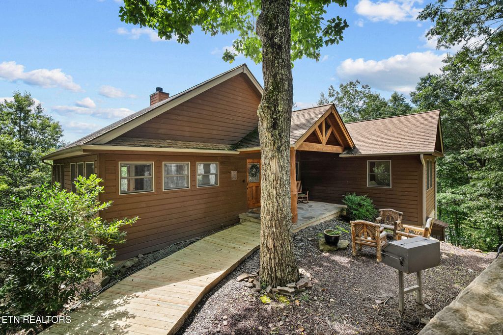 Photo of 967 Scenic Tr, Gatlinburg, TN 37738 (MLS # 1315467)