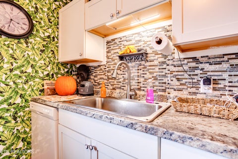 Tiny photo for 506 E Prospect St, LaFollette, TN 37766 (MLS # 1356074)