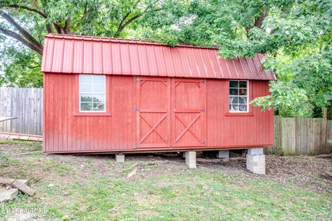 Tiny photo for 506 E Prospect St, LaFollette, TN 37766 (MLS # 1356074)