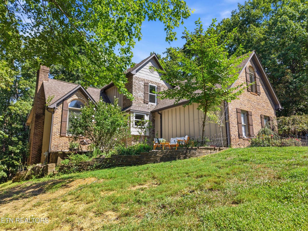 Photo of 2018 Duck Cove Drive, Knoxville, TN 37922 (MLS # 1360135)