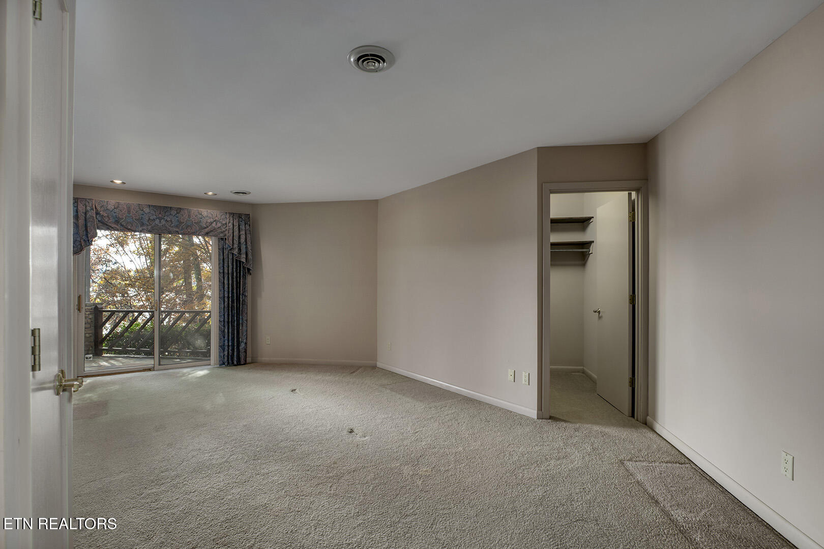 Loudon, Tennessee 37774, United States, 3 Bedrooms Bedrooms, ,4 BathroomsBathrooms,Residential,Active,246603