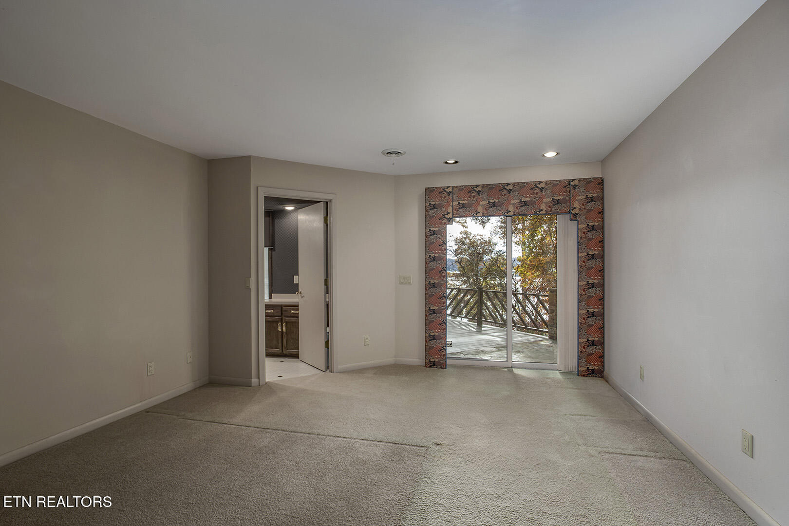 Loudon, Tennessee 37774, United States, 3 Bedrooms Bedrooms, ,4 BathroomsBathrooms,Residential,Active,246603