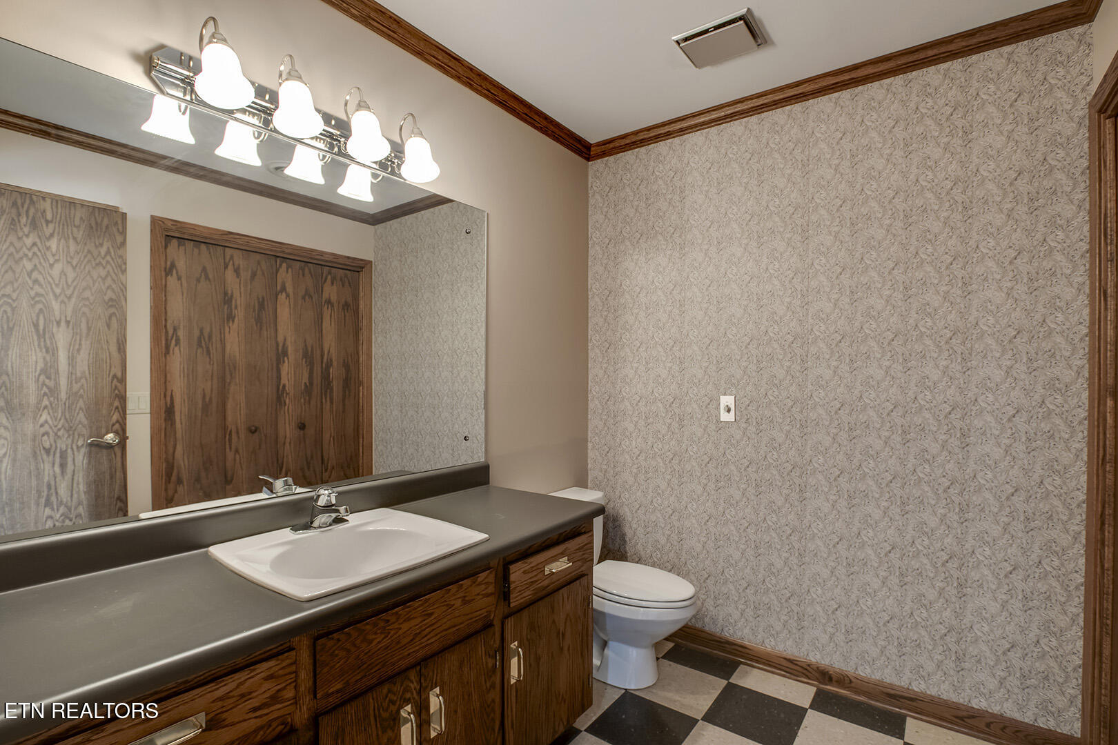 Loudon, Tennessee 37774, United States, 3 Bedrooms Bedrooms, ,4 BathroomsBathrooms,Residential,Active,246603